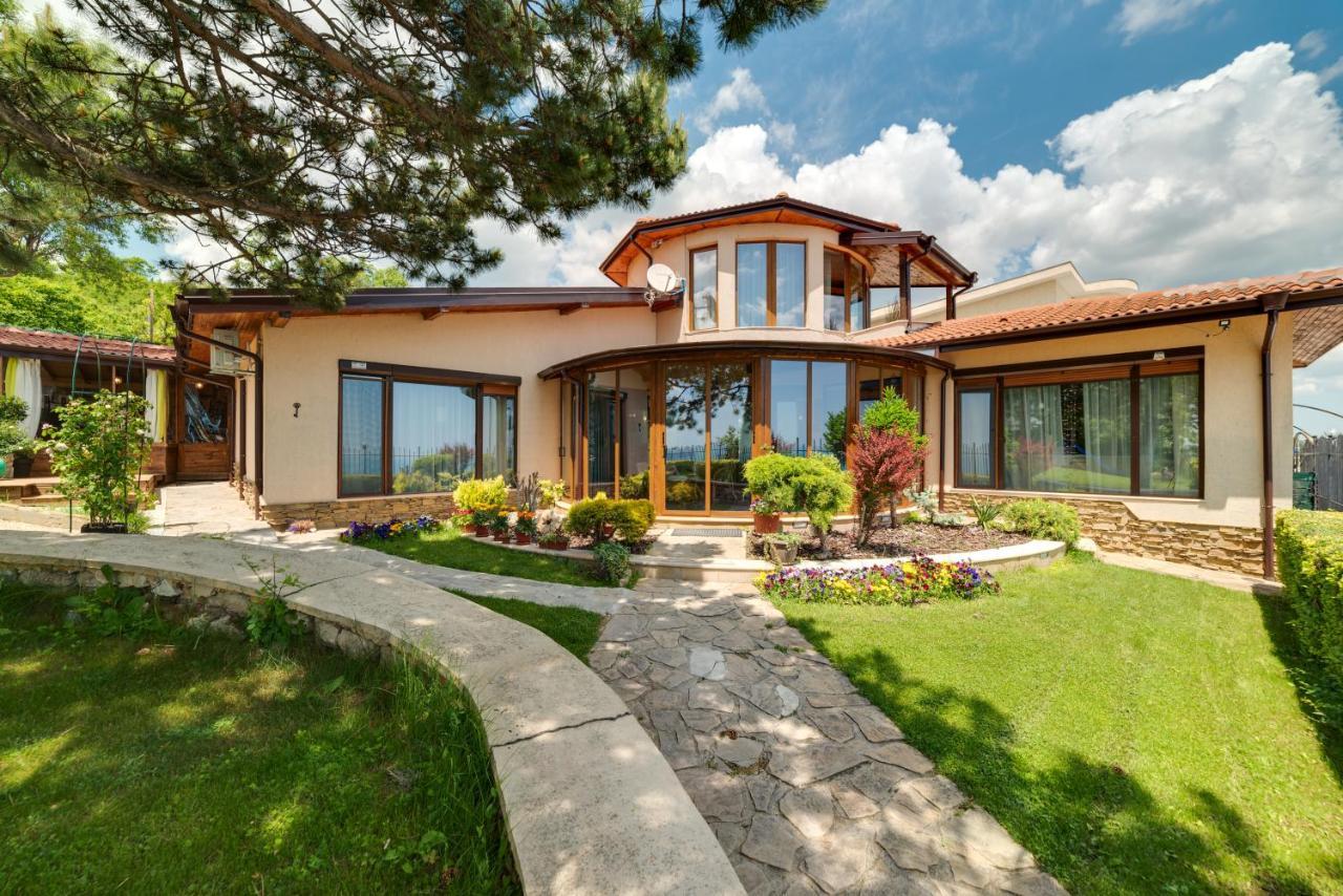 Sunny House Izgrev Villa Baltjik Exteriör bild